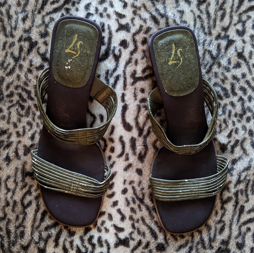 Metallic 90s strappy sandals